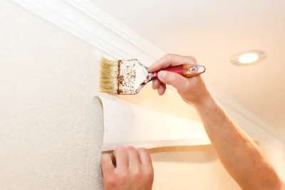 Pose de papier peint à Tréflaouénan — revêtements muraux et toiles de verre